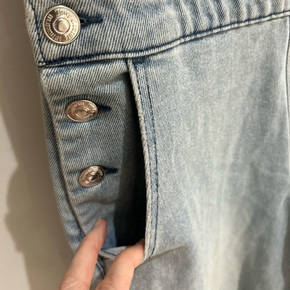 Juicy Couture Wide Leg Overall Light Wash Denim Release Hem Women’s Size XS NWT - Picture 5 of 10